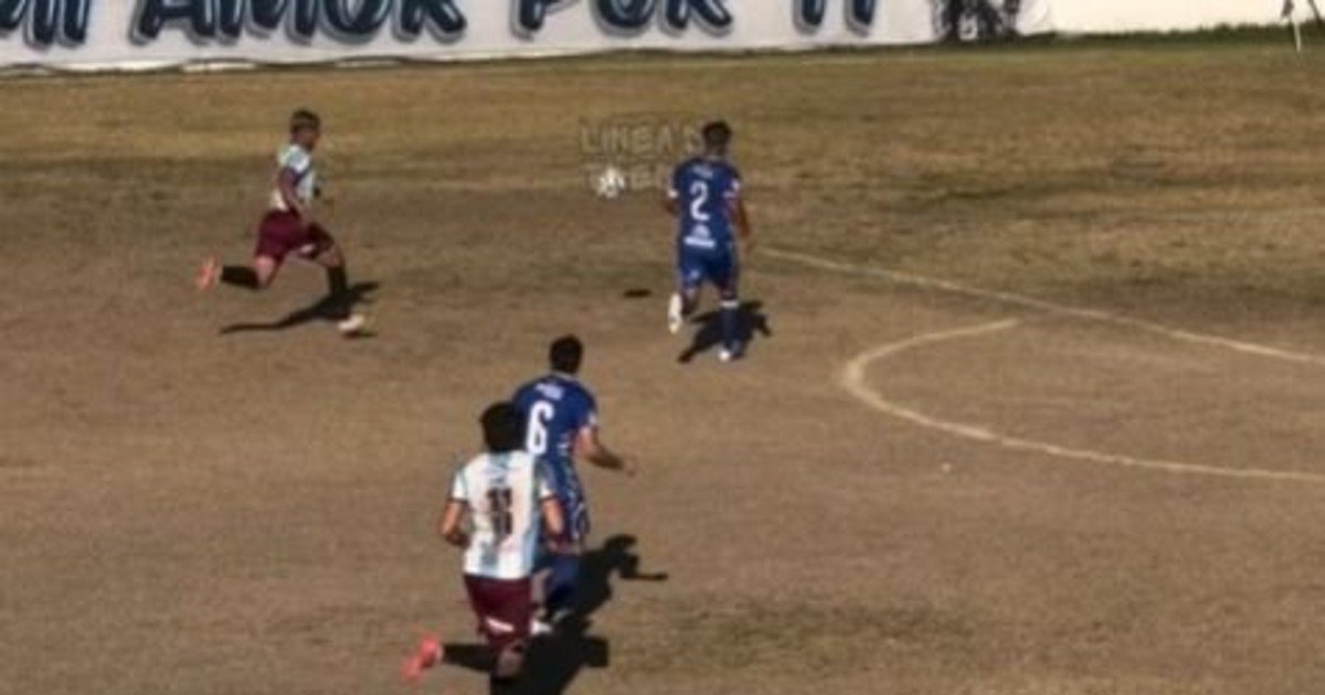 Jugadores durante un partido del Torneo Clausura de la Liga Sanjuanina