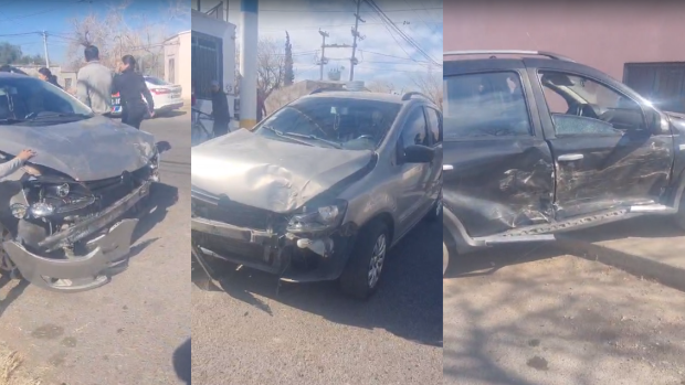 Auto sobre la vereda tras un choque en Misiones y Castaño, Villa Las Rosas, Rawson