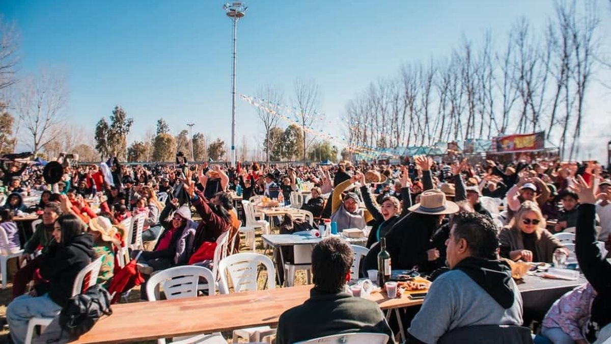 Fiesta Provincial del Carneo Español en Rawson con reserva de mesas mediante chatbot