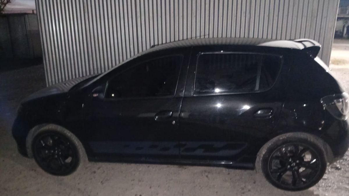 Renault Sandero RS recuperado en Rawson tras el robo a dos estudiantes
