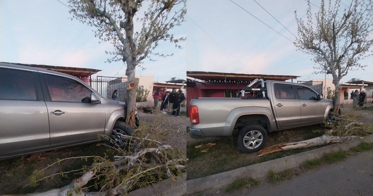 Imagen del hecho vial investigado en Rawson tras el atropello en una parada de colectivos