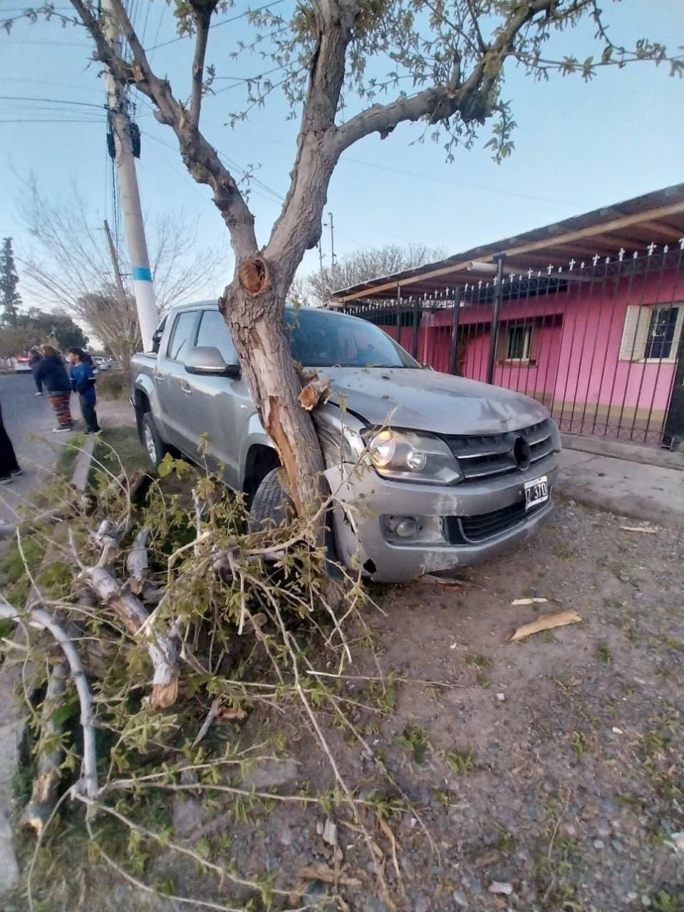 Camioneta involucrada en el siniestro vial investigado en Villa San Damian, Rawson