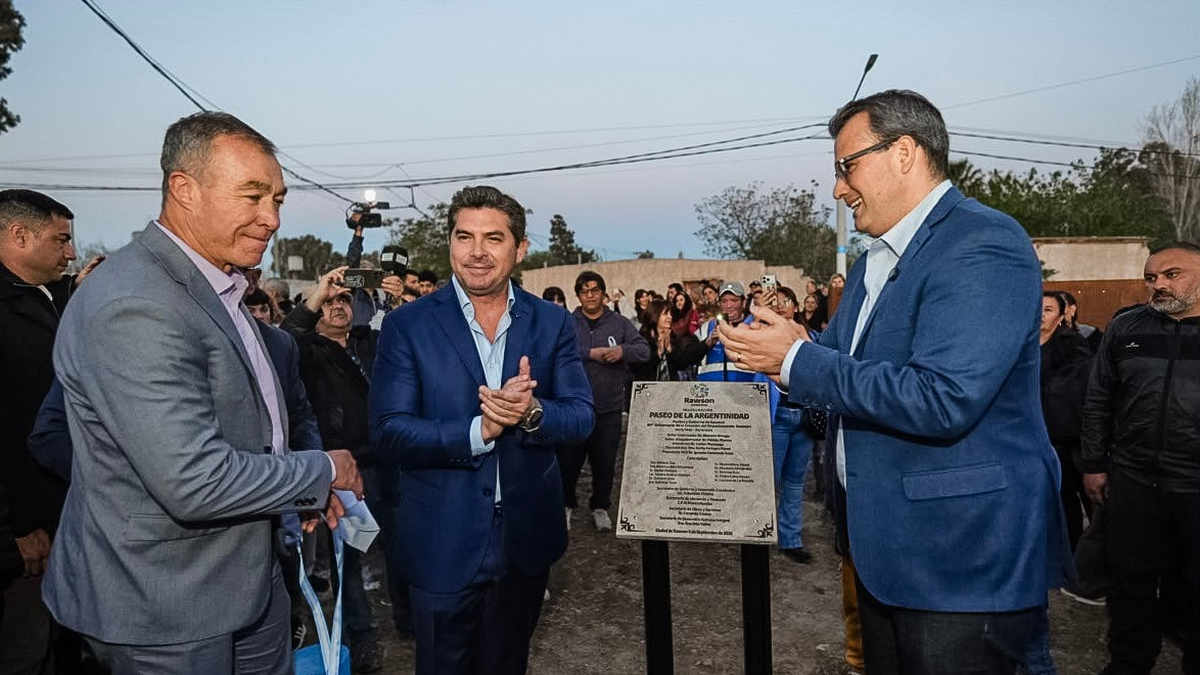 Acto por el 84° aniversario de Rawson, en el que se anunció la repavimentación de Abraham Tapia
