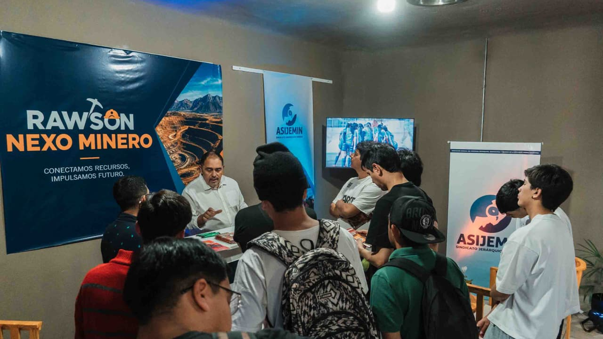 Asistentes al primer encuentro Rawson Nexo Minero en el Complejo La Superiora