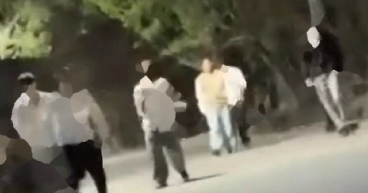 Captura de video de pelea en MÃ©dano de Oro. CrÃ©dito captura de video / Tiempo de San Juan.