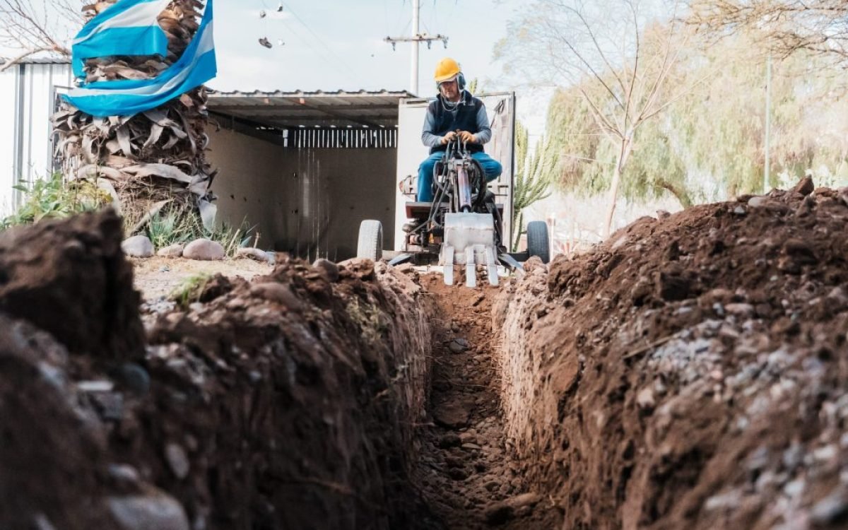 Obra de cloacas en el barrio SUTIAGYF de Rawson
