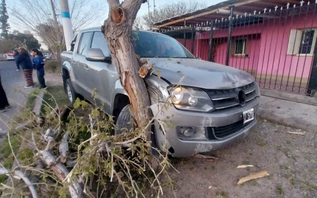 Camioneta involucrada en el siniestro vial investigado en Villa San Damian, Rawson