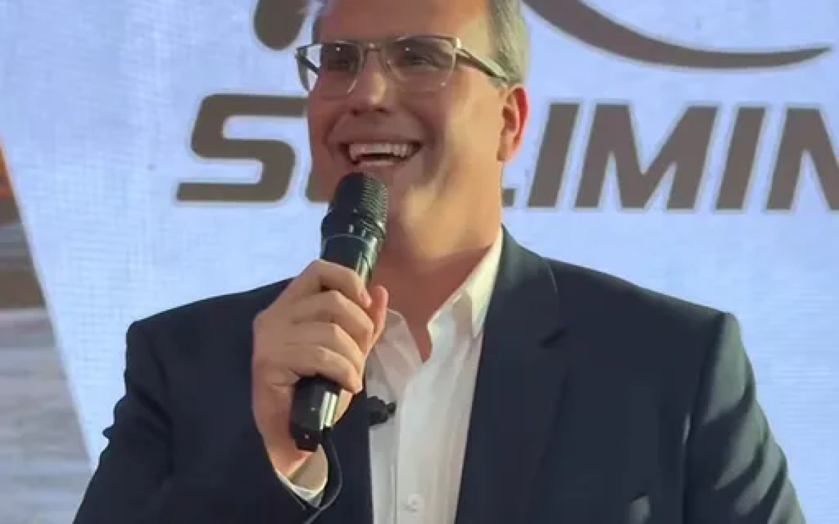 Carlos Munizaga durante una actividad sobre capacitación, empleo y proveedores para la minería en Rawson
