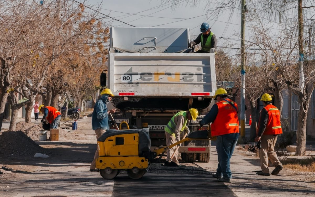 Trabajos de mejoramiento de calles del Municipio de Rawson