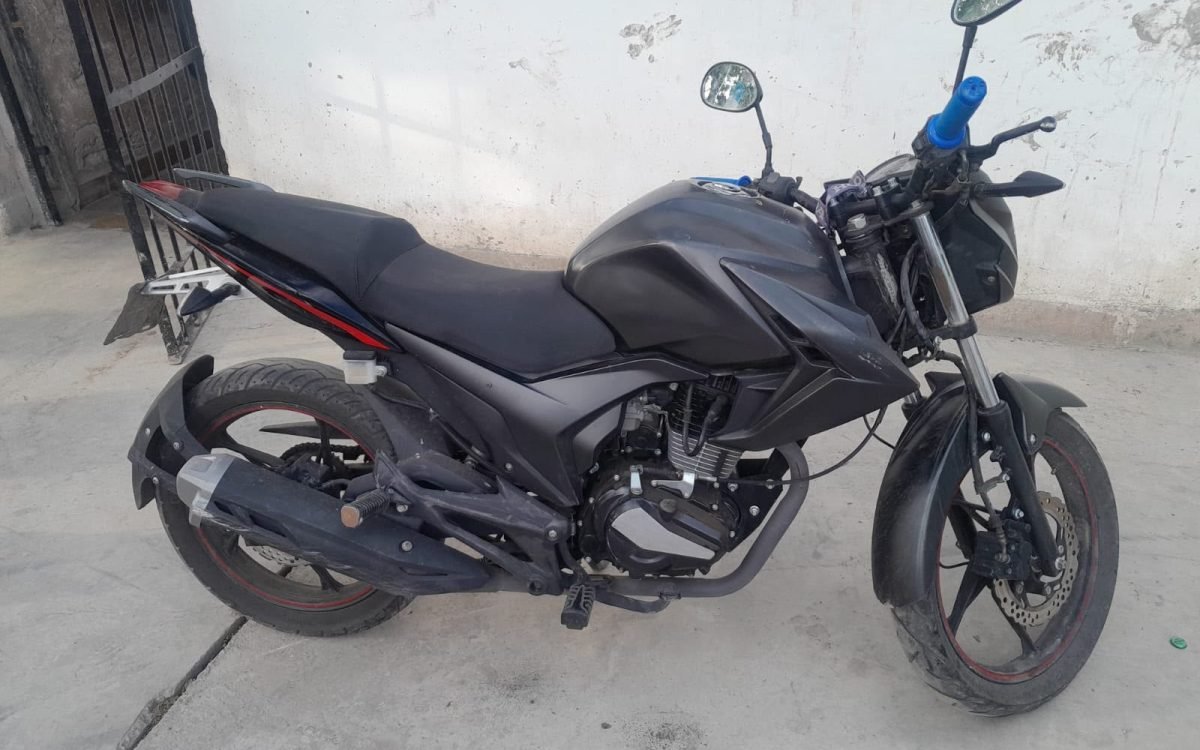 Motocicleta secuestrada en allanamiento. CrÃ©dito PolicÃ­a de San Juan.