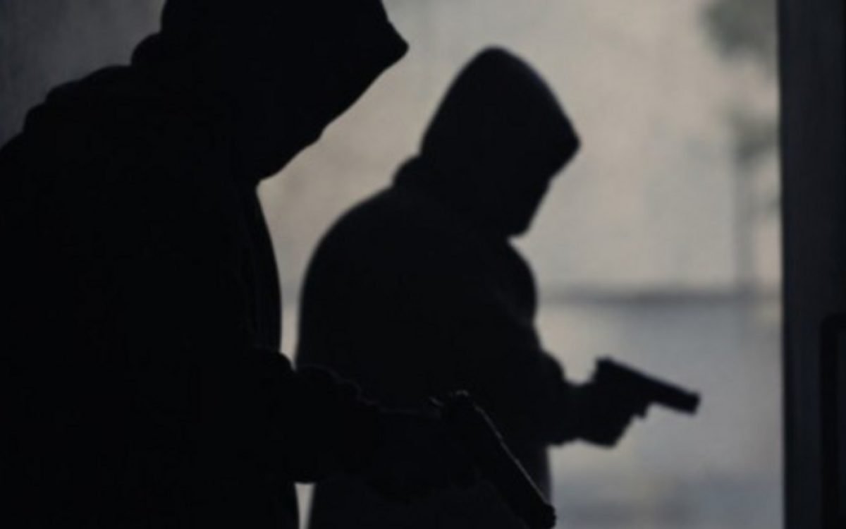 Encapuchados armados atacaron a una mujer en una finca de Pocito y se llevaron un botín millonario