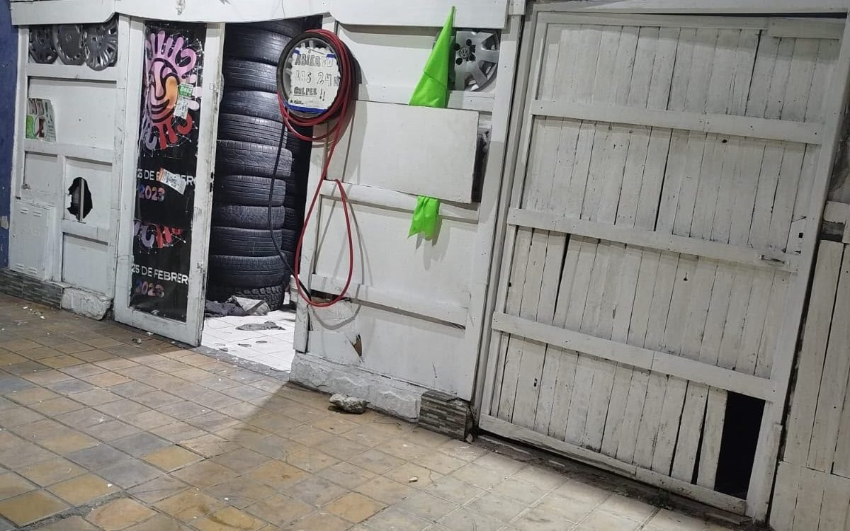 Capital: lo detuvieron tras amenazar con un cuchillo a dos gomeros y destrozarles el local