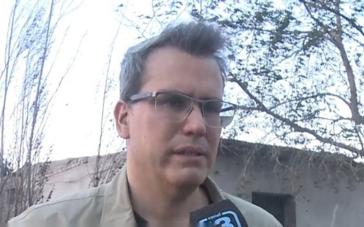 Intendente Carlos Munisaga en zona afectada por incendios. CrÃ©dito Canal 13 San Juan.