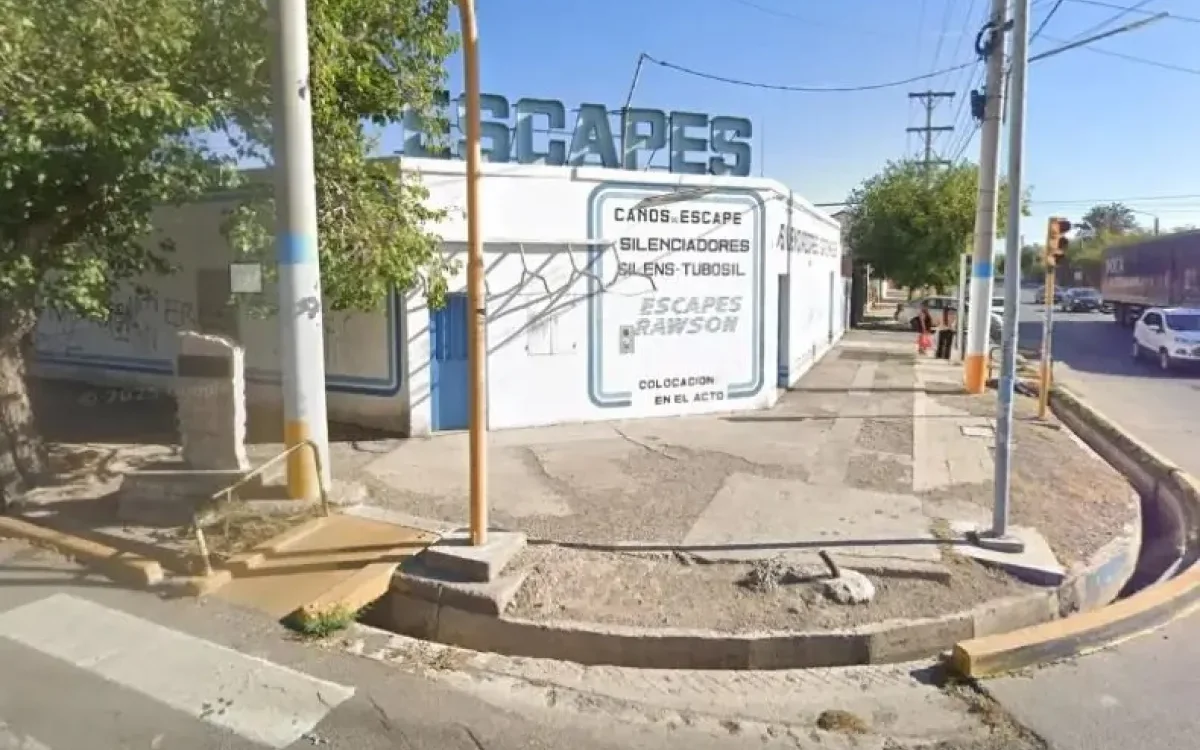 Frente del comercio Escape Rawson donde robaron herramientas y mercadería