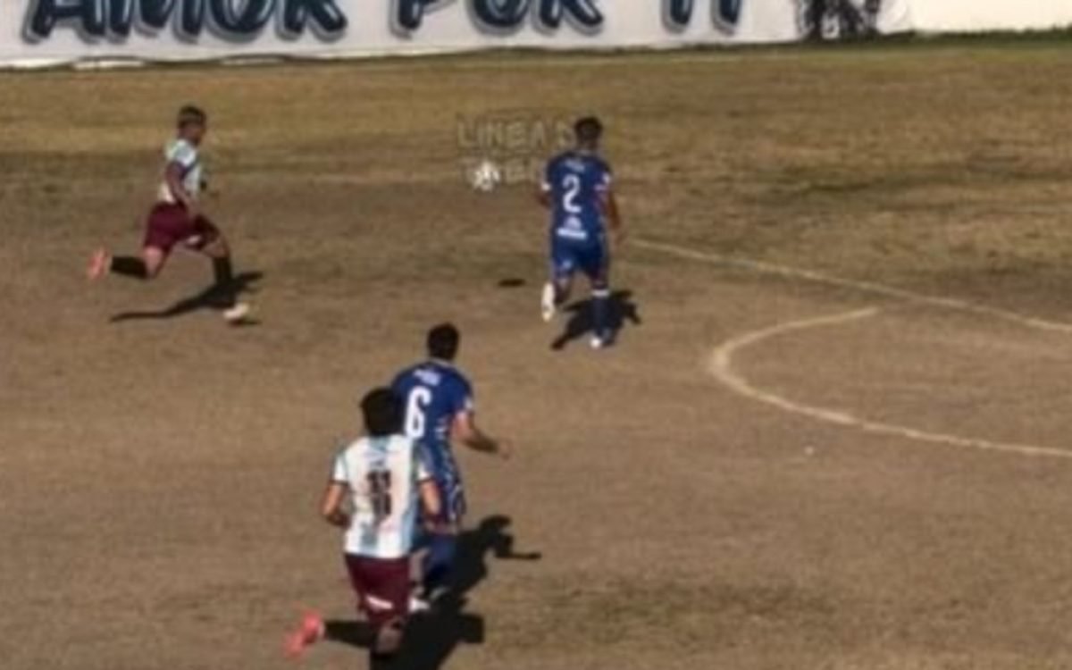 Jugadores durante un partido del Torneo Clausura de la Liga Sanjuanina